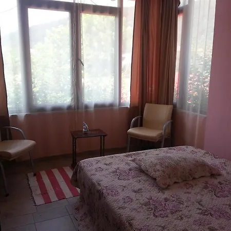 Marina Motel 2*